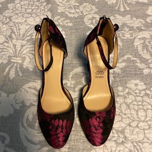 2.5 inch heals with flower pattern